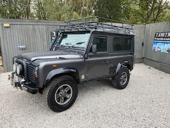 Land Rover - Defender 90