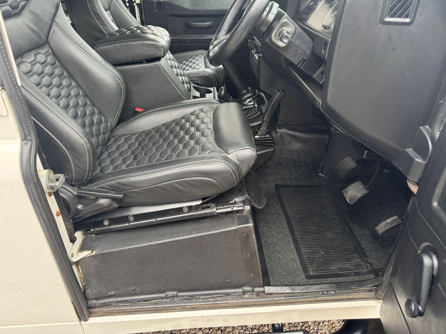 Used Land Rover Defender 90 2008 for sale - 77255028: Photo 12