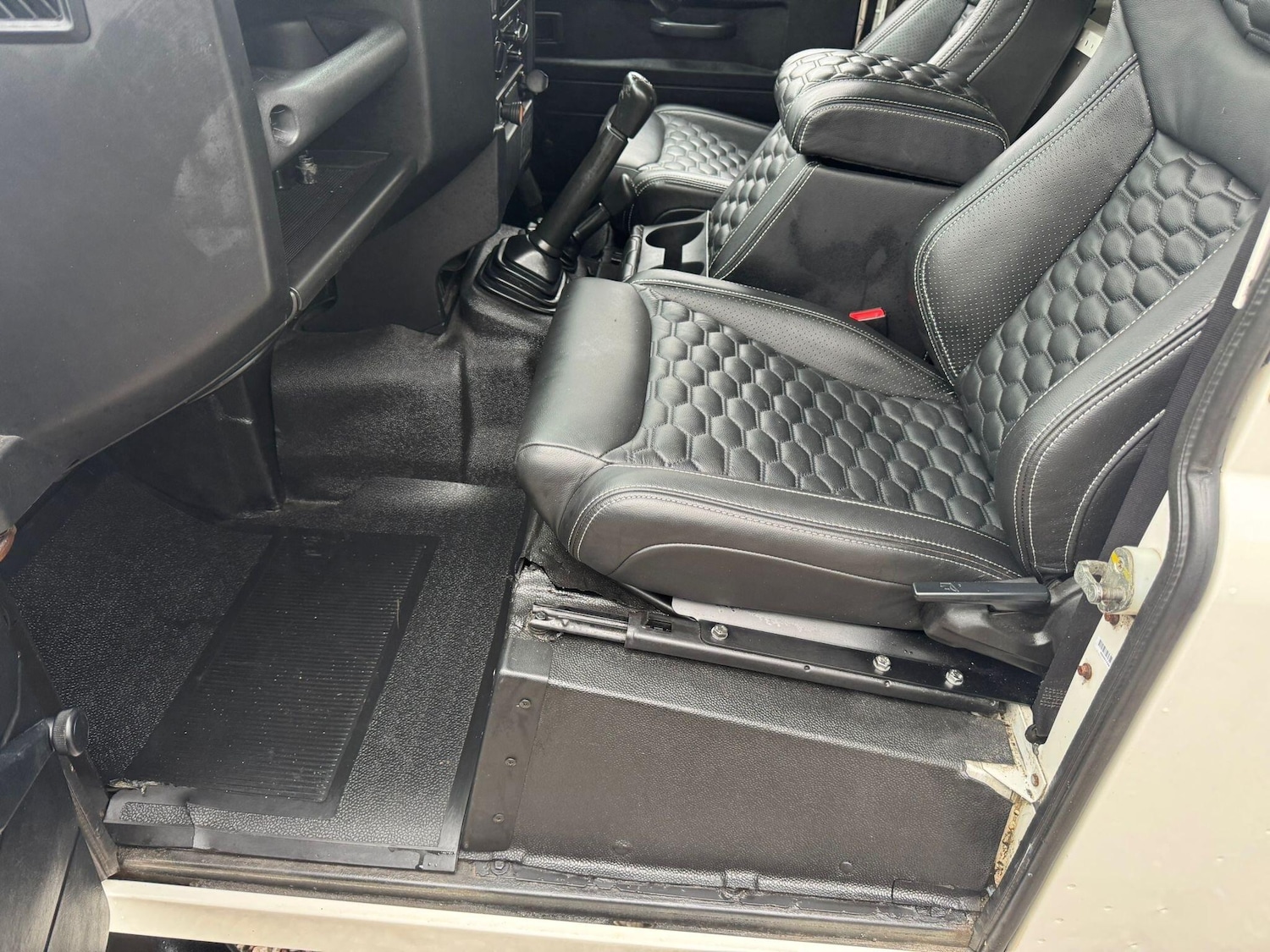 Used Land Rover Defender 90 2008 for sale - 77255028: Photo 44