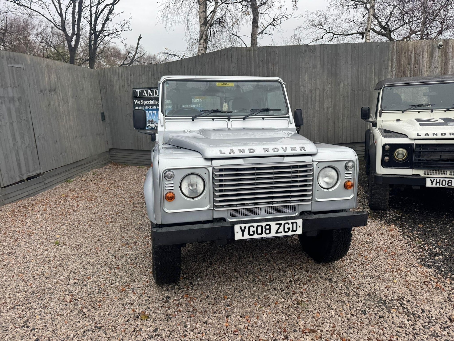 Used Land Rover Defender 90 2008 for sale - 76765685: Photo 4