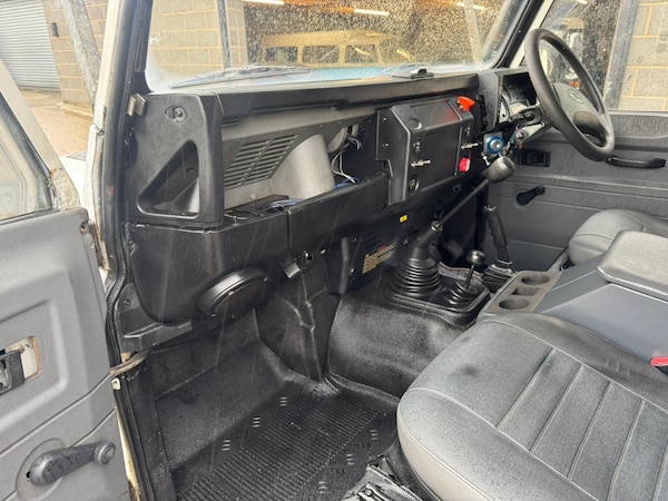 Used Land Rover Defender 110 1999 for sale - 76327402: Photo 19