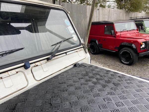 Used Land Rover Defender 110 1999 for sale - 76327402: Photo 37