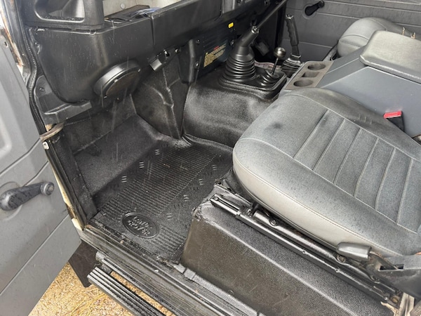 Used Land Rover Defender 110 1999 for sale - 76327402: Photo 62