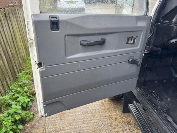 Used Land Rover Defender 110 1999 for sale - 76327402: Photo 71