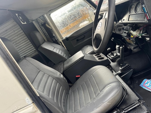 Used Land Rover Defender 110 1999 for sale - 76327402: Photo 75