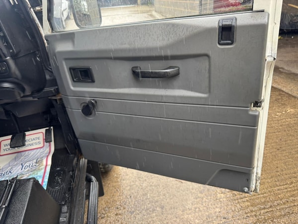 Used Land Rover Defender 110 1999 for sale - 76327402: Photo 76