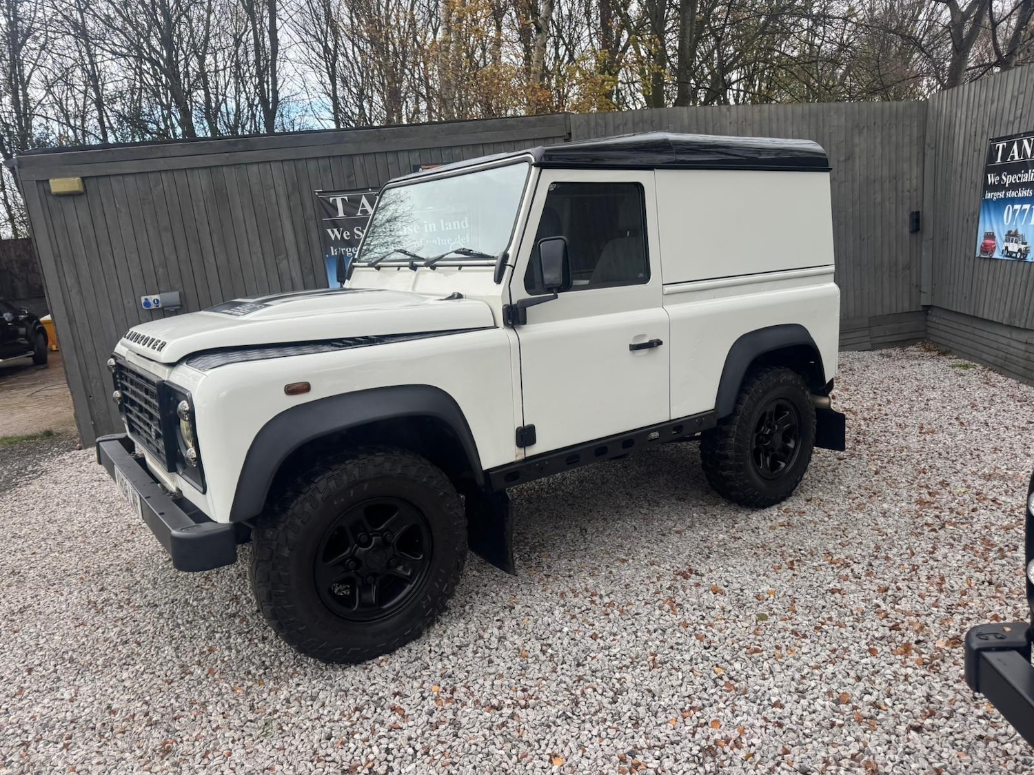 Used Land Rover Defender 90 2015 for sale - 76729022: Photo 14