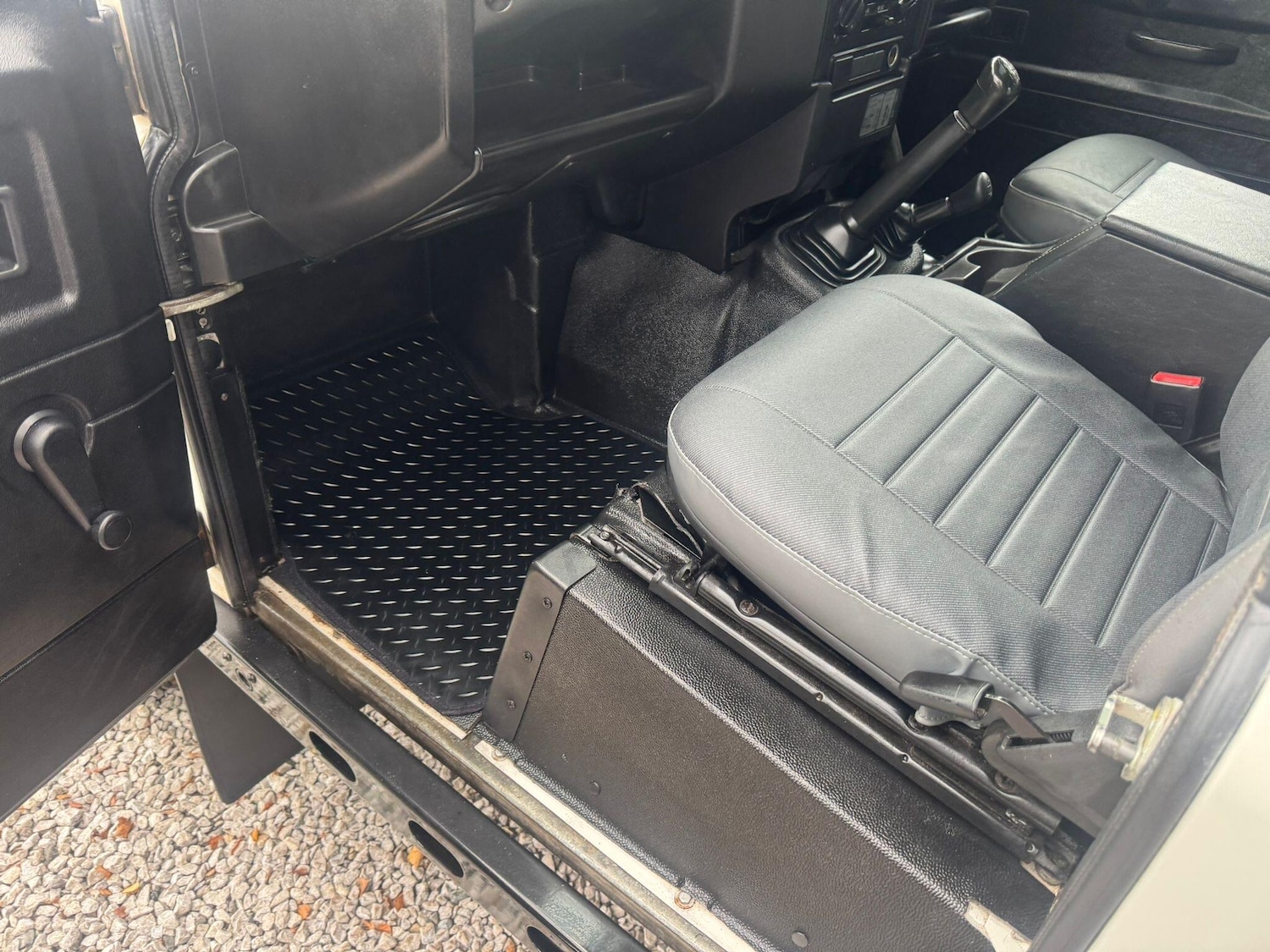 Used Land Rover Defender 90 2015 for sale - 76729022: Photo 20