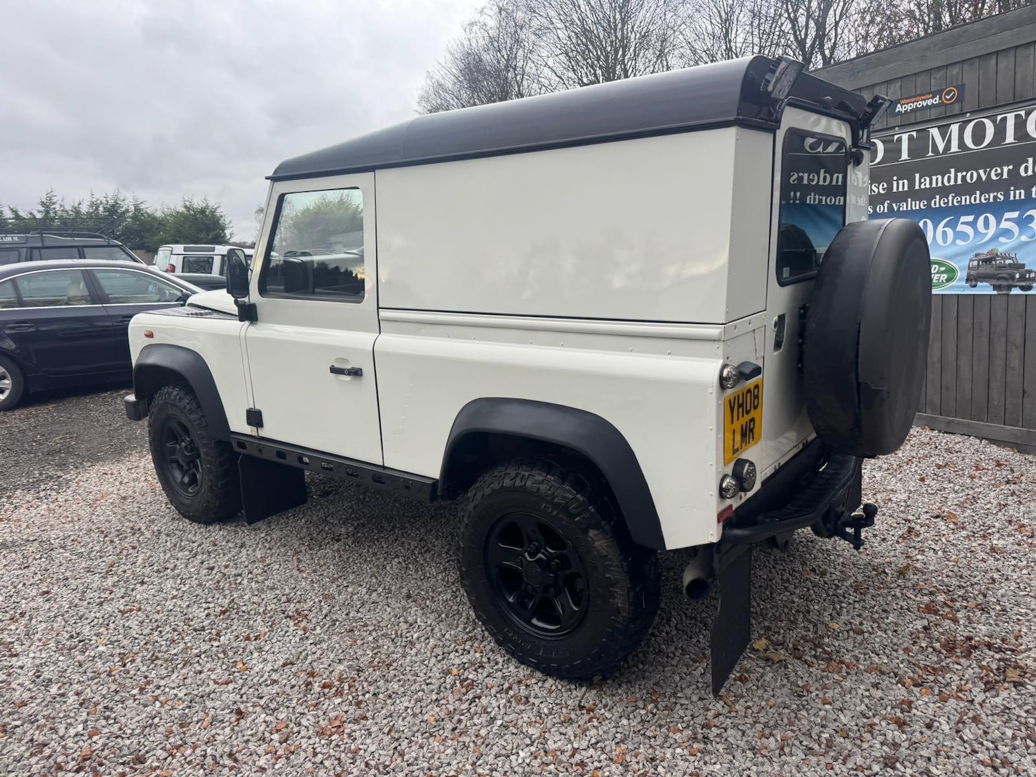 Used Land Rover Defender 90 2015 for sale - 76729022: Photo 25