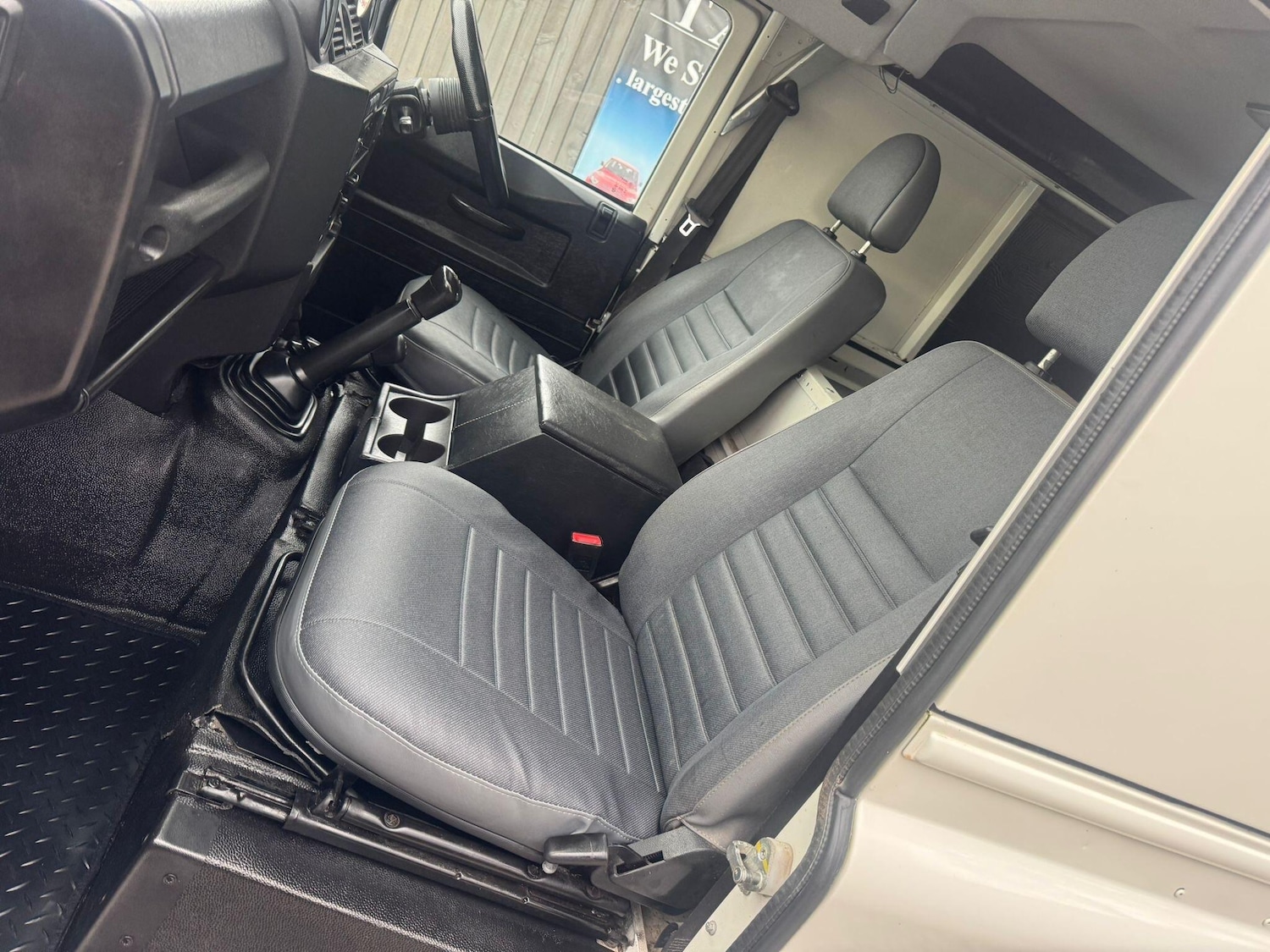 Used Land Rover Defender 90 2015 for sale - 76729022: Photo 37