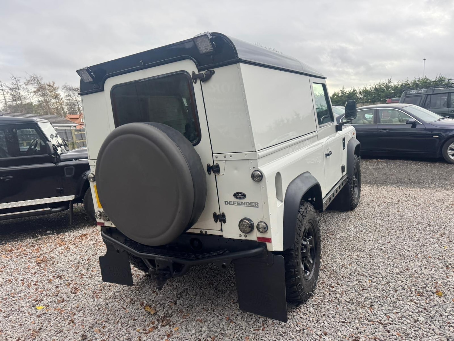 Used Land Rover Defender 90 2015 for sale - 76729022: Photo 40