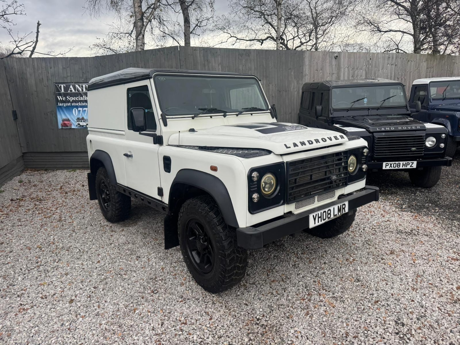 Used Land Rover Defender 90 2015 for sale - 76729022: Photo 47