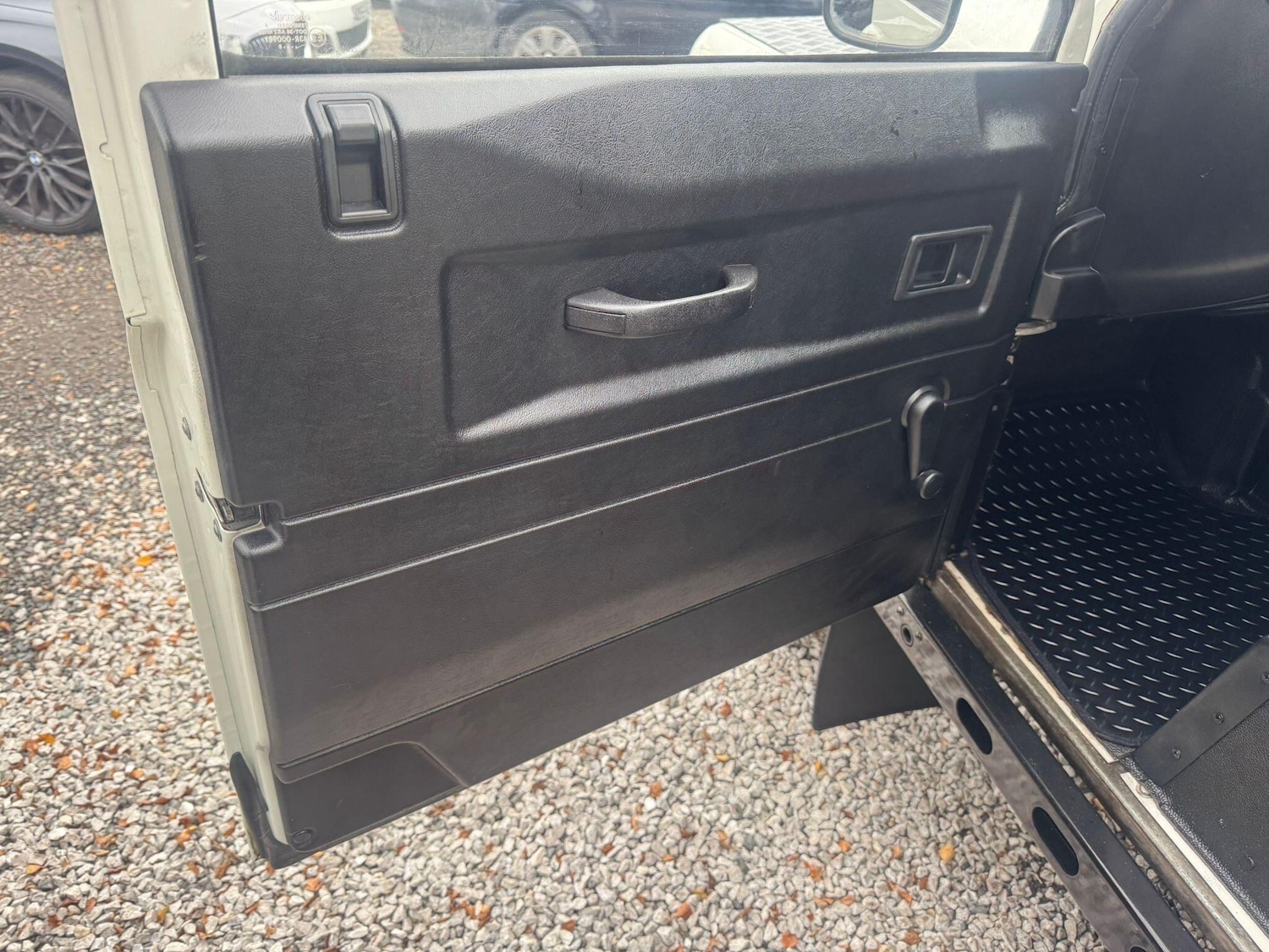 Used Land Rover Defender 90 2015 for sale - 76729022: Photo 59