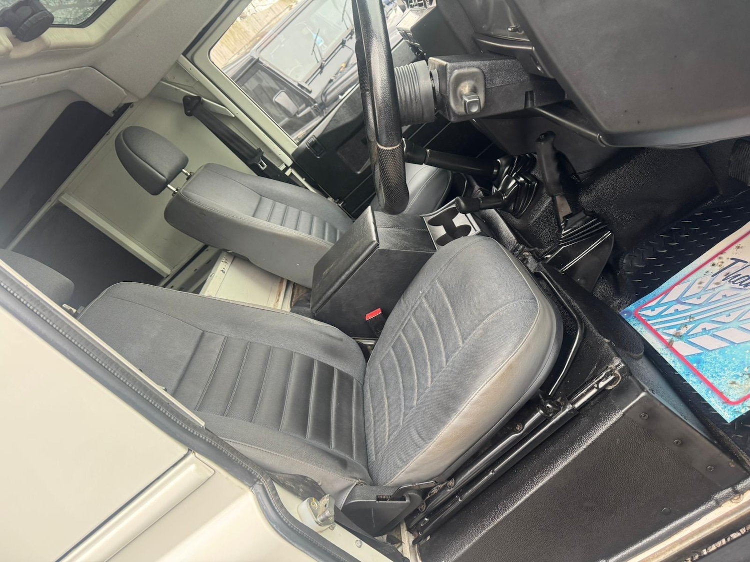 Used Land Rover Defender 90 2015 for sale - 76729022: Photo 60