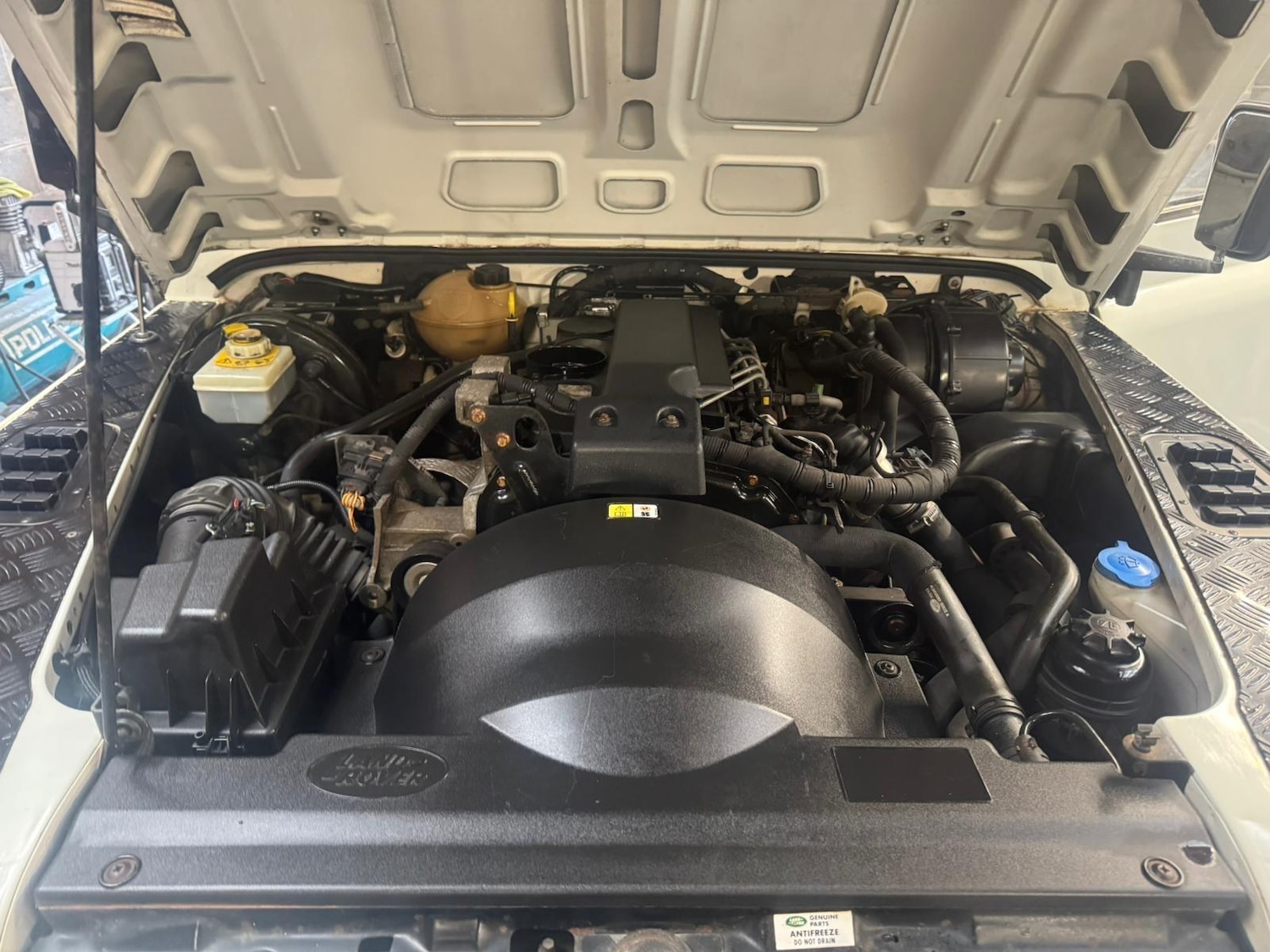 Used Land Rover Defender 90 2015 for sale - 76729022: Photo 67