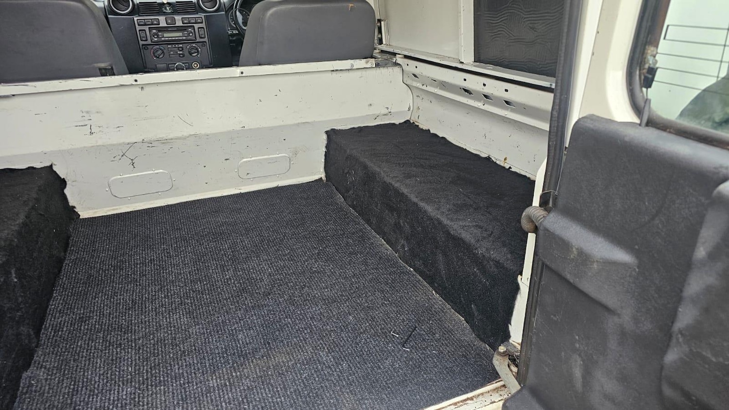 Used Land Rover Defender 90 2015 for sale - 76729022: Photo 83