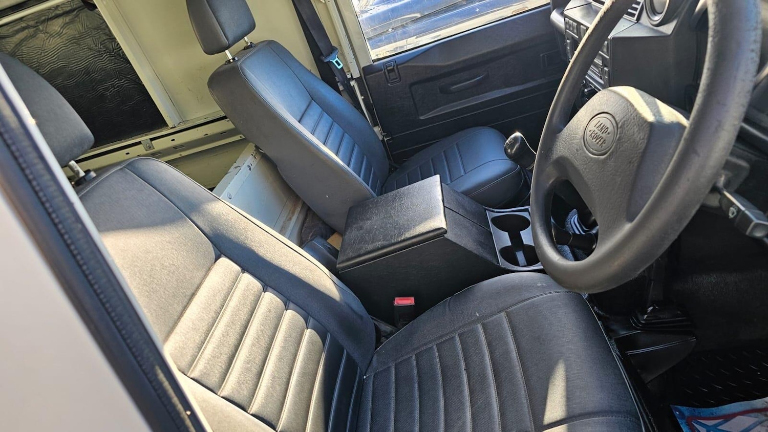 Used Land Rover Defender 90 2015 for sale - 76729022: Photo 87