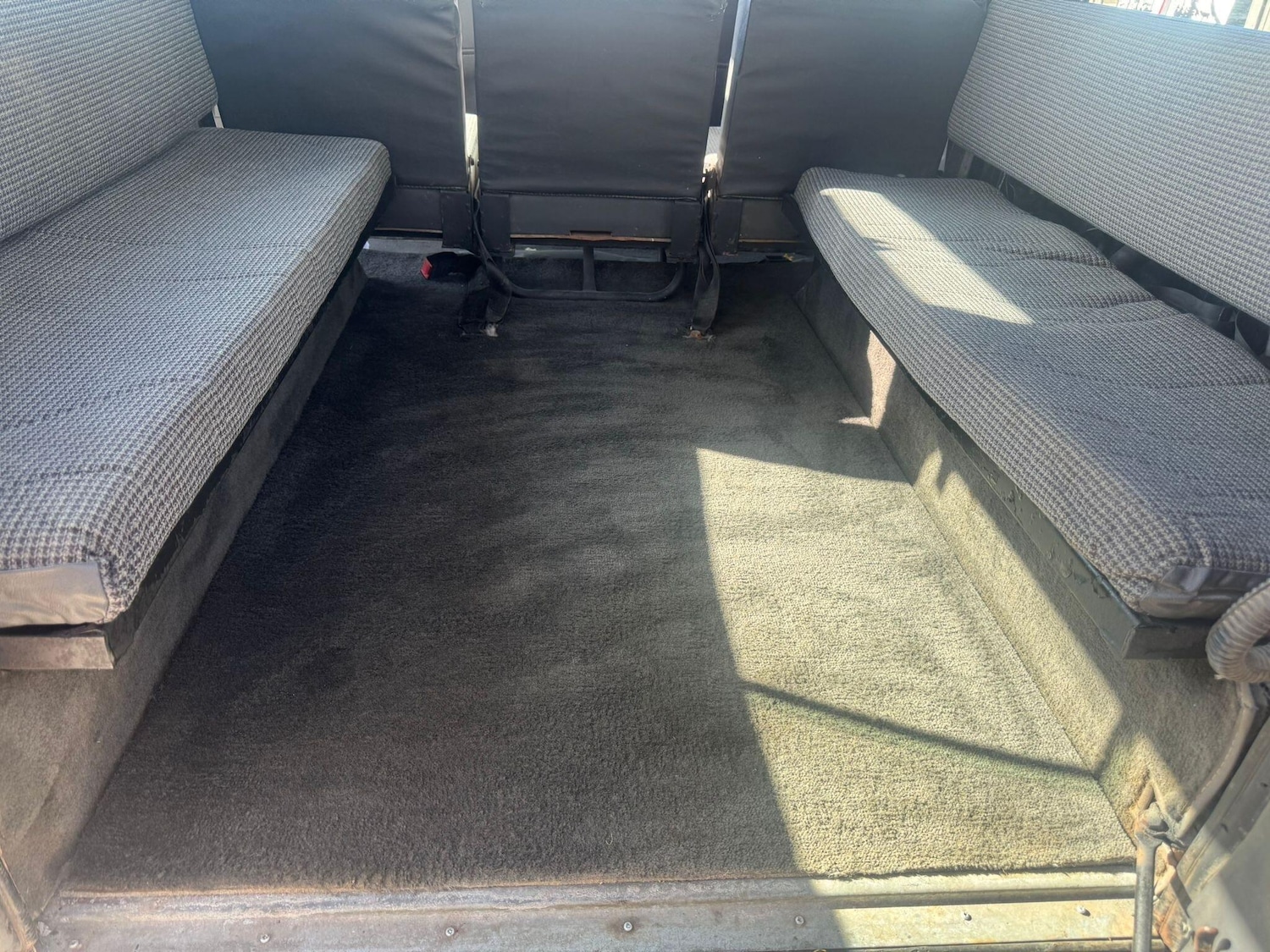 Used Land Rover Defender 110 1995 for sale - 77909600: Photo 25