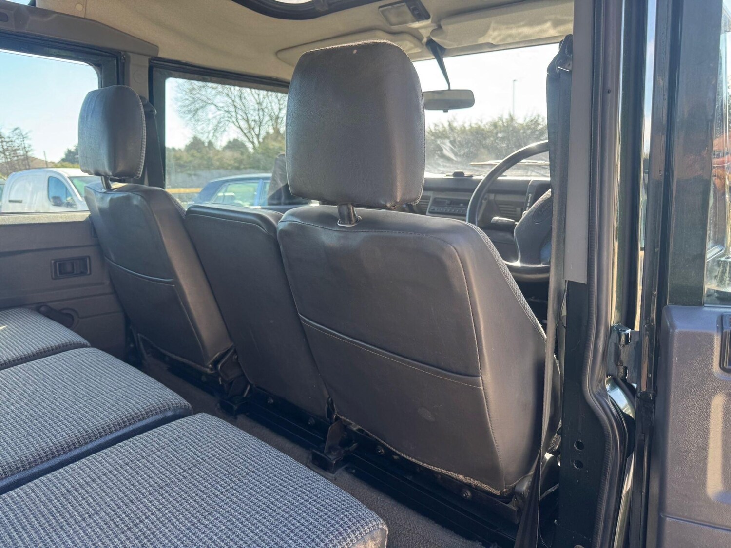 Used Land Rover Defender 110 1995 for sale - 77909600: Photo 48