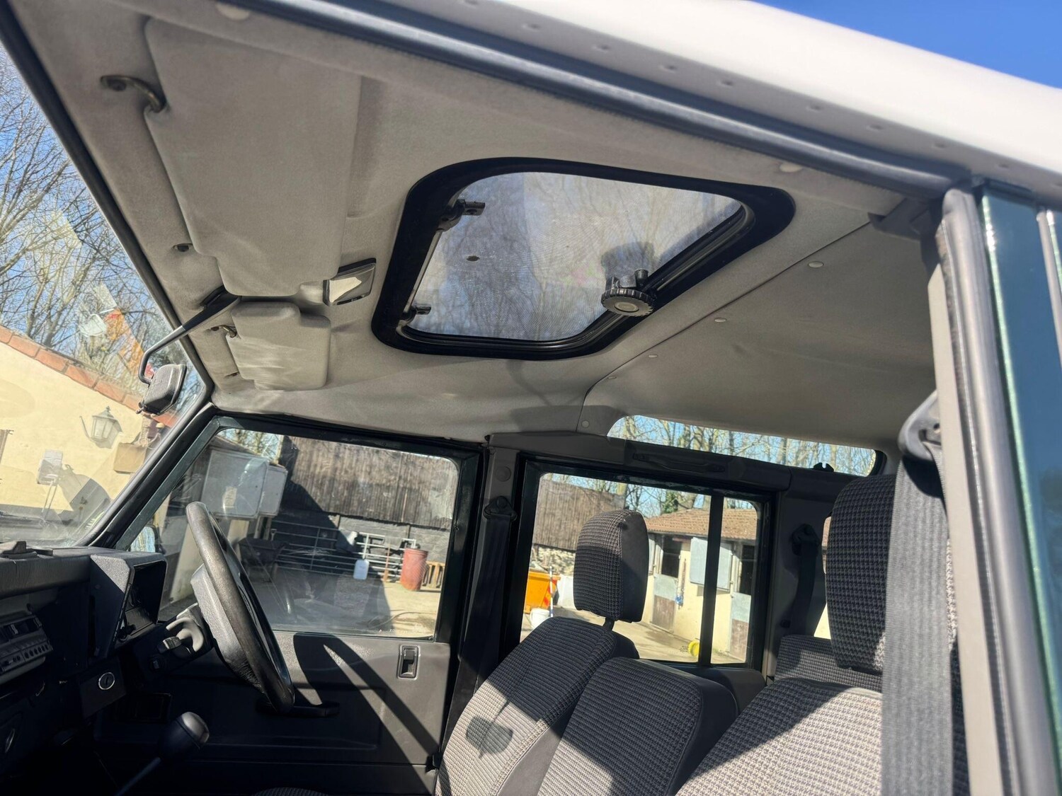 Used Land Rover Defender 110 1995 for sale - 77909600: Photo 89