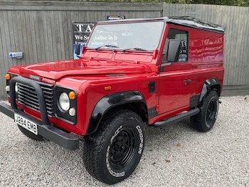 Land Rover - Defender 90