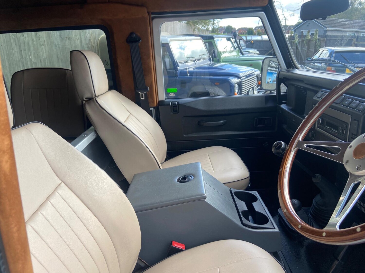 Used Land Rover Defender 90 2007 for sale - 76409263: Photo 46