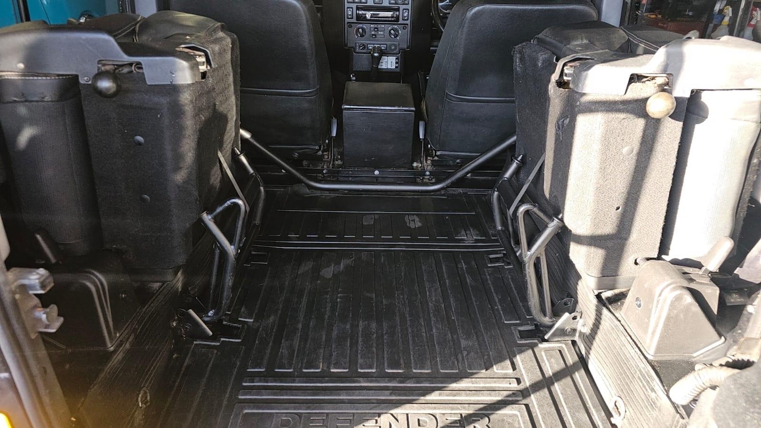 Used Land Rover Defender 90 2009 for sale - 76607095: Photo 17