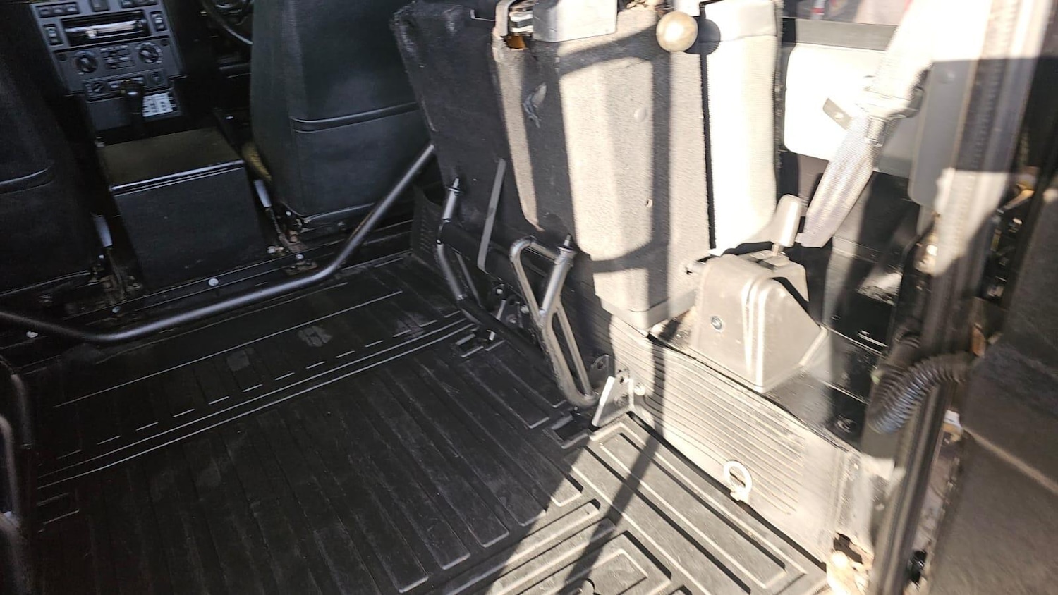 Used Land Rover Defender 90 2009 for sale - 76607095: Photo 63