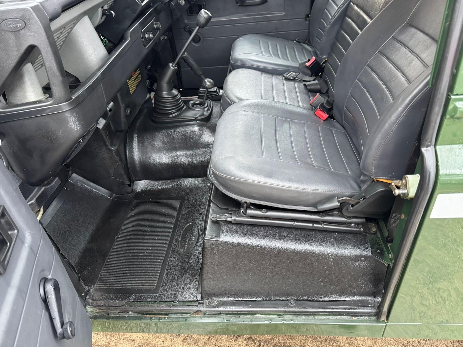 Used Land Rover Defender 1995 for sale - 77549324: Photo 44