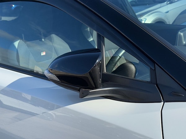 Used Toyota C-HR 2023 for sale - 76065120: Photo 25