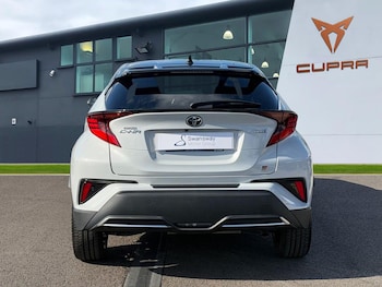 Used Toyota C-HR 2023 for sale - 76065120: Photo 4