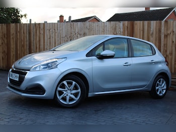 Used Peugeot 208 2016 for sale - 76073000: Photo