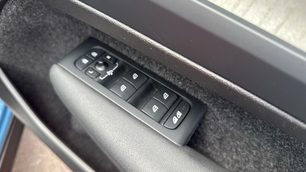 Used Volvo XC40 2023 for sale - 76676889: Photo 18