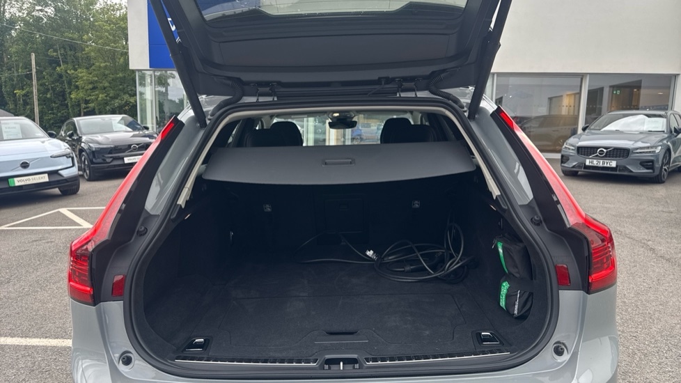 Used Volvo V90 2025 for sale - 77350352: Photo 13