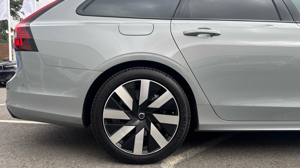 Used Volvo V90 2025 for sale - 77350352: Photo 9