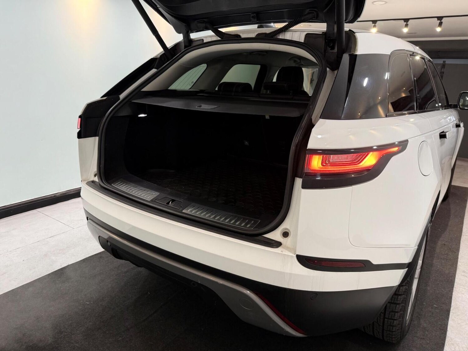 Used Land Rover Range Rover Velar 2020 for sale - 77423534: Photo 41