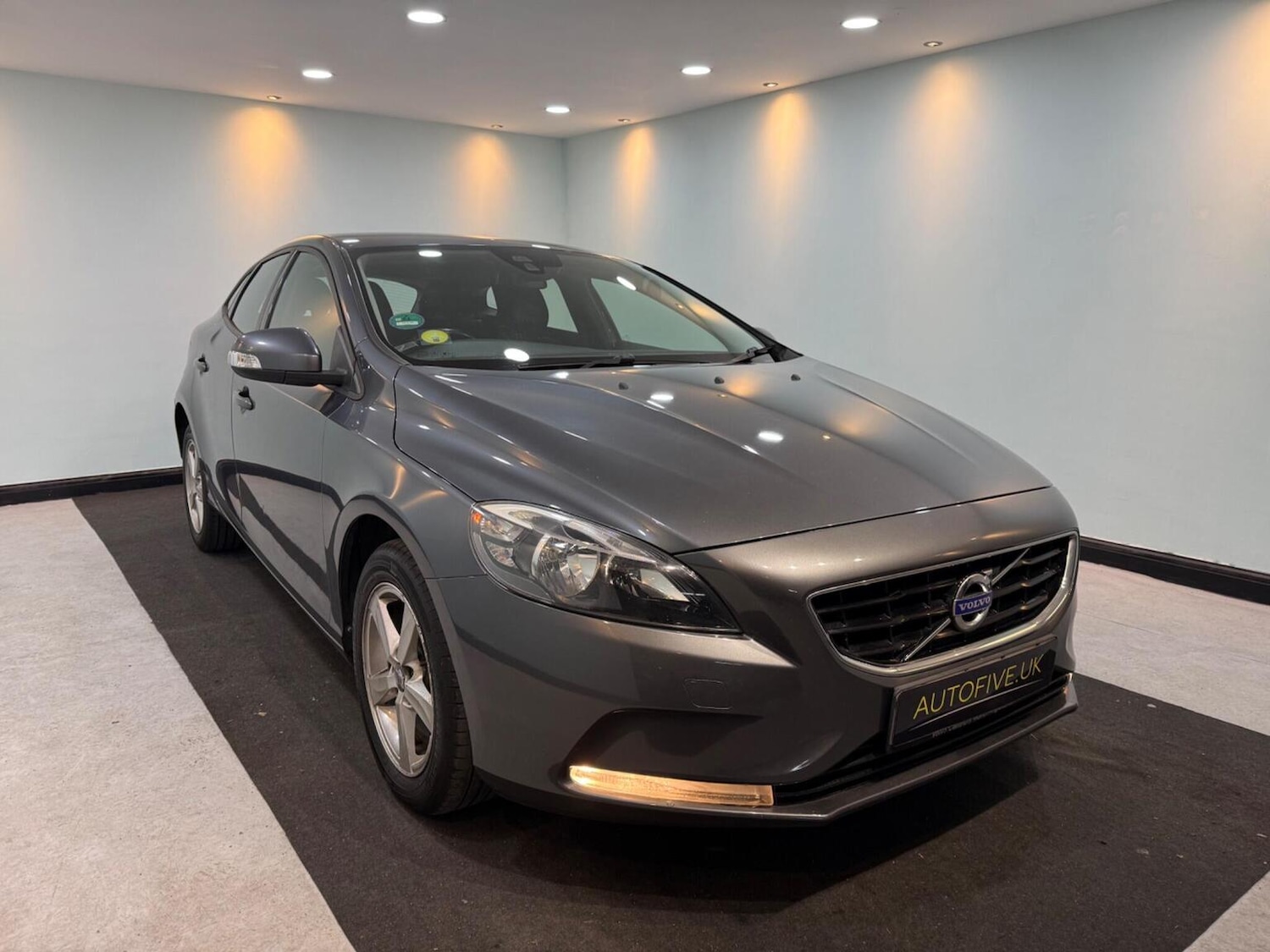 Used Volvo V40 2013 for sale - 77721256: Photo 1