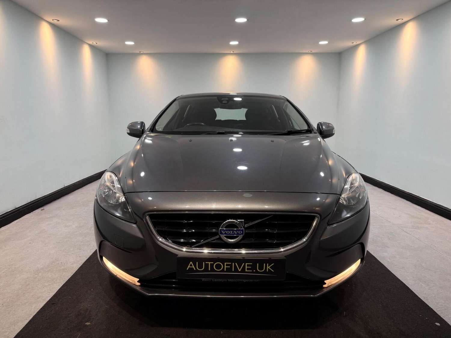 Used Volvo V40 2013 for sale - 77721256: Photo 2