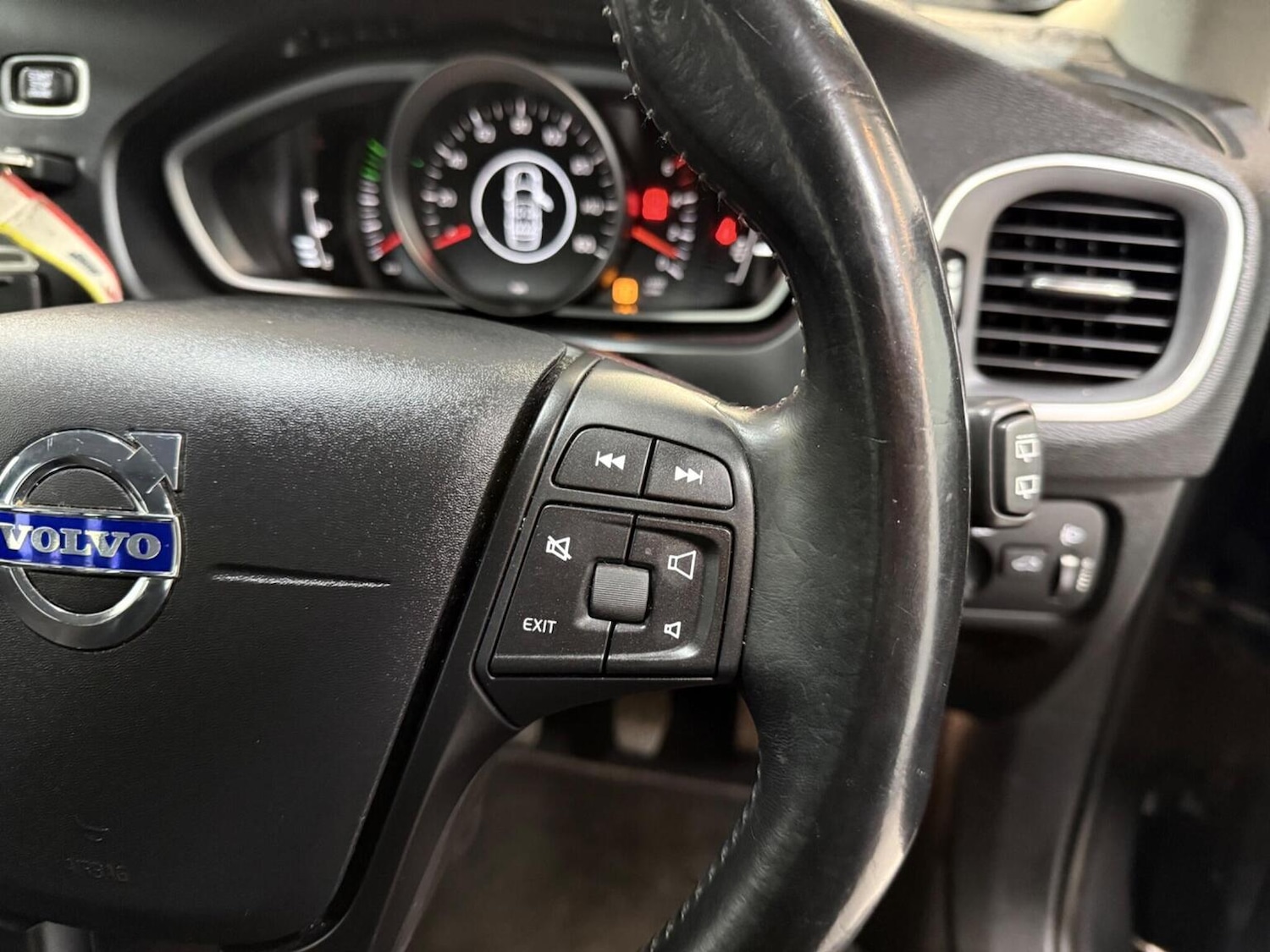 Used Volvo V40 2013 for sale - 77721256: Photo 32