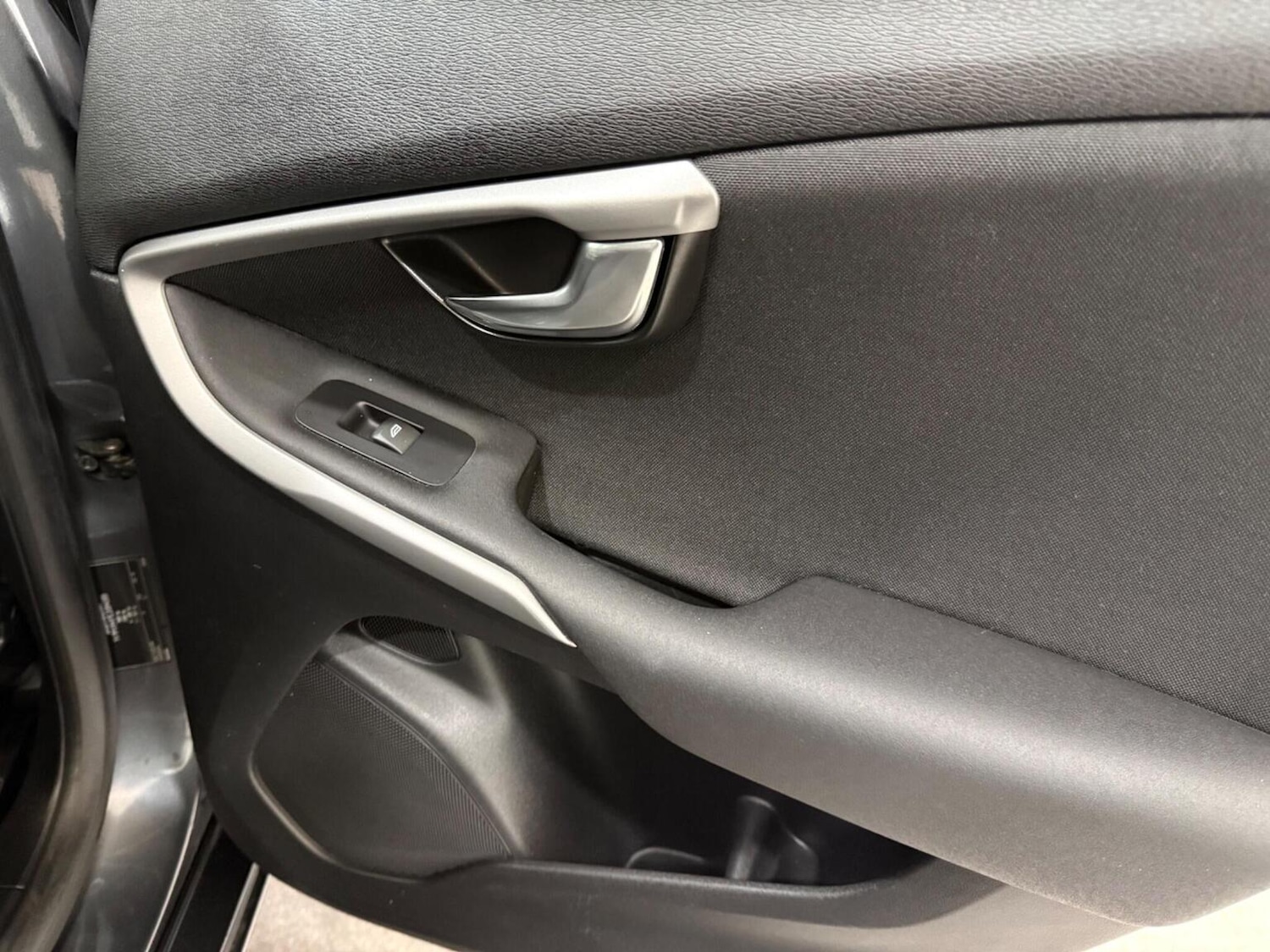 Used Volvo V40 2013 for sale - 77721256: Photo 37