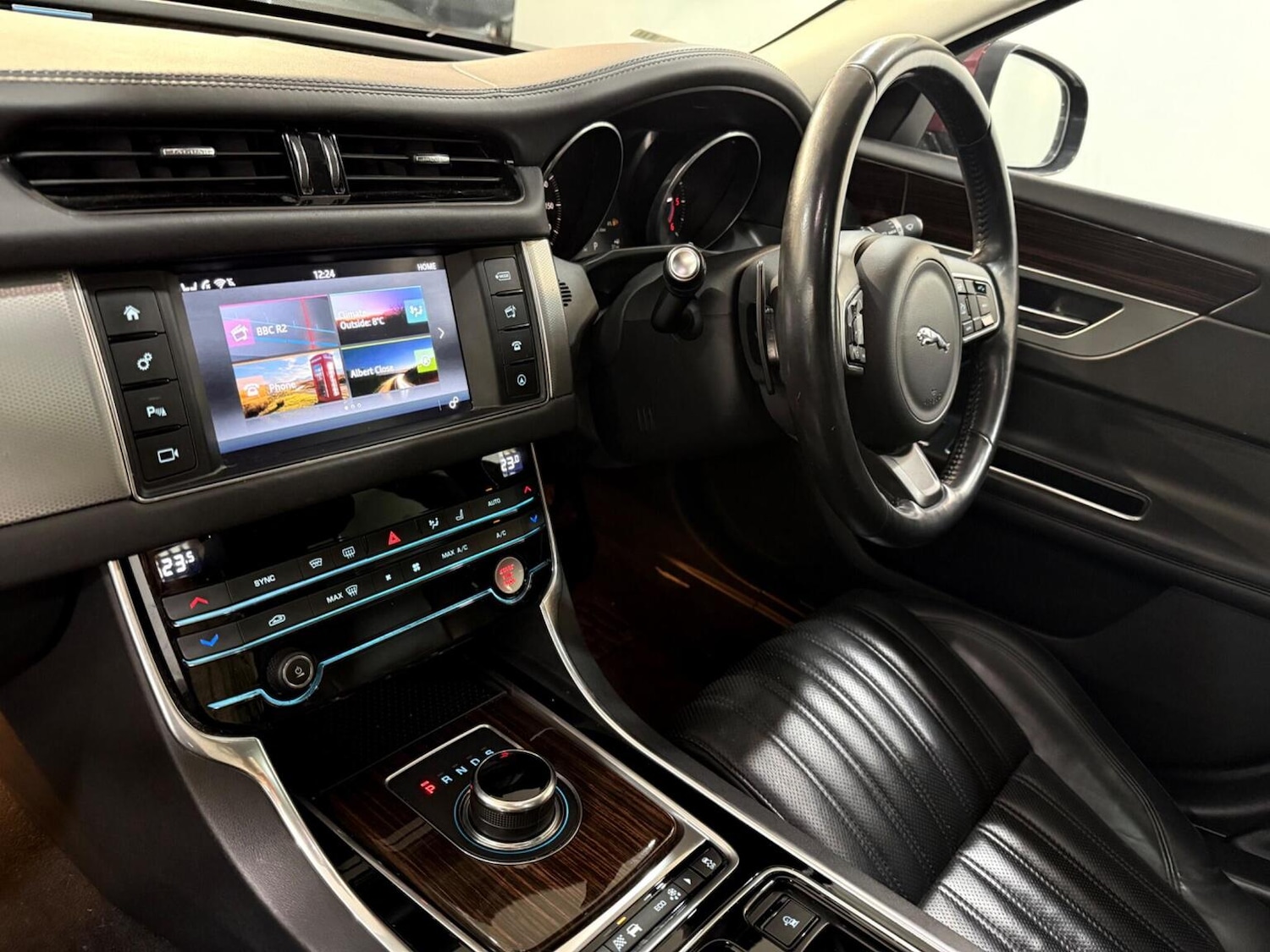 Used Jaguar XF 2017 for sale - 77350099: Photo 17