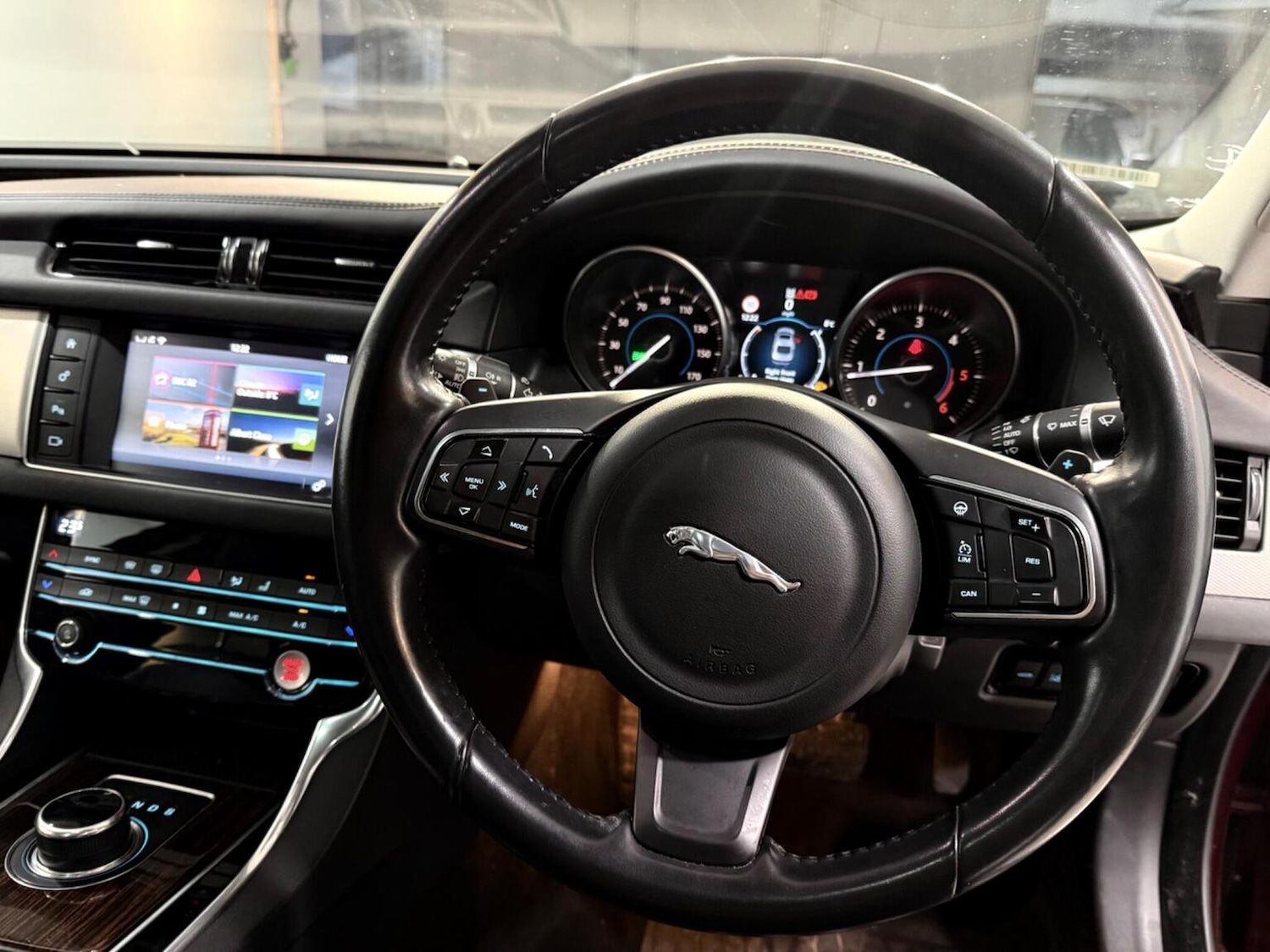 Used Jaguar XF 2017 for sale - 77350099: Photo 41