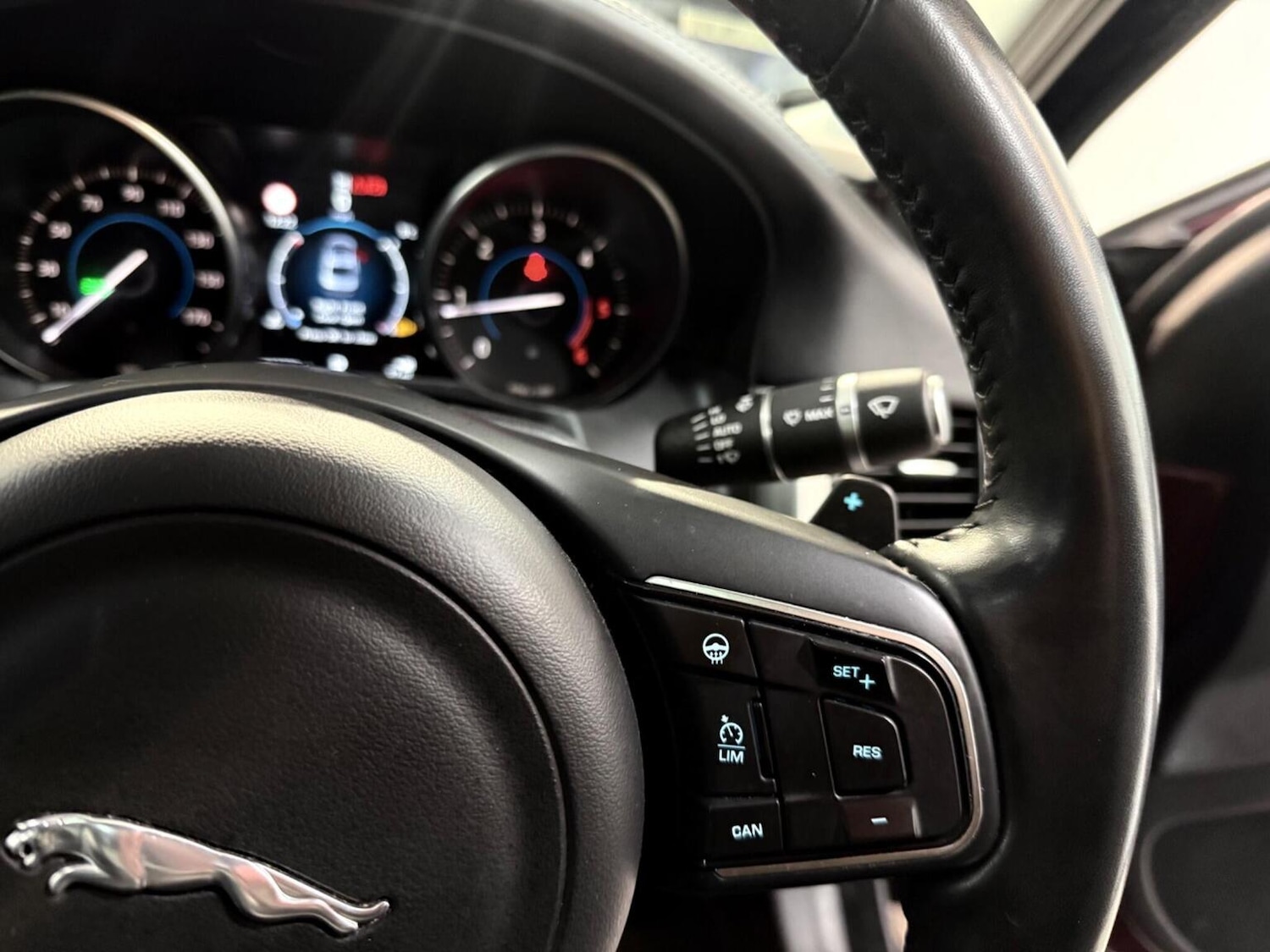 Used Jaguar XF 2017 for sale - 77350099: Photo 42