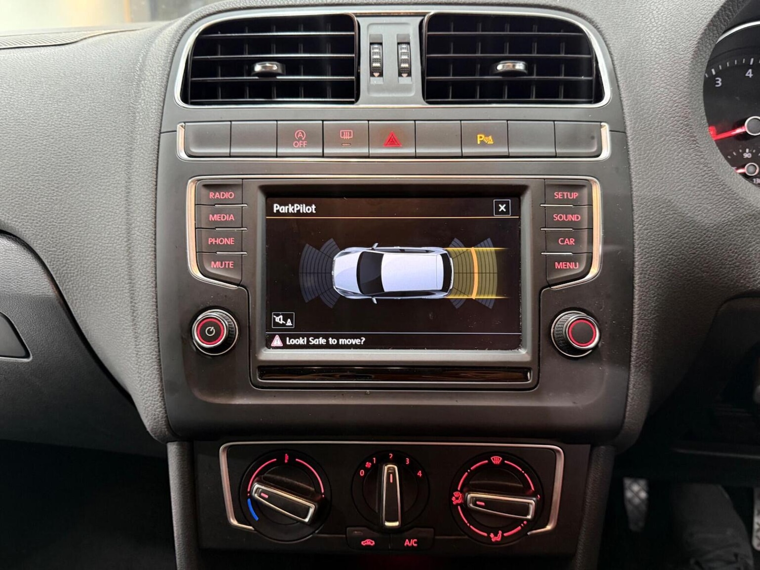 Used Volkswagen Polo 2016 for sale - 76762142: Photo 11