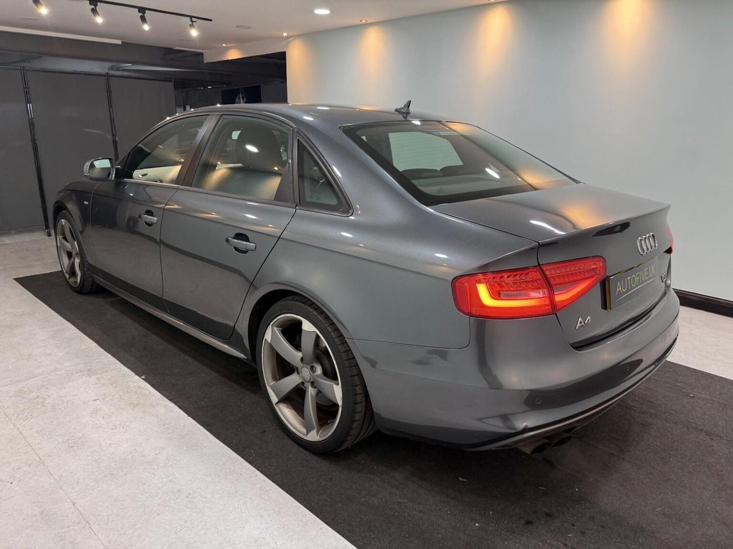 Used Audi A4 2012 for sale - 77837000: Photo 4