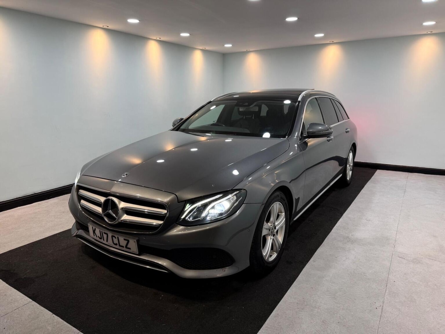 Used Mercedes-Benz E Class 2017 for sale - 77271019: Photo 4