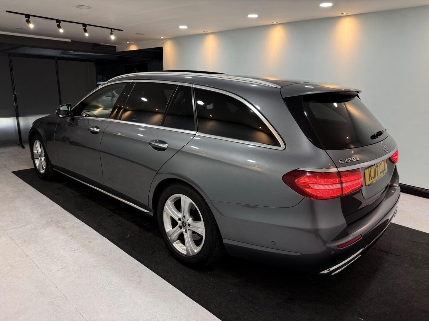 Used Mercedes-Benz E Class 2017 for sale - 77271019: Photo 5