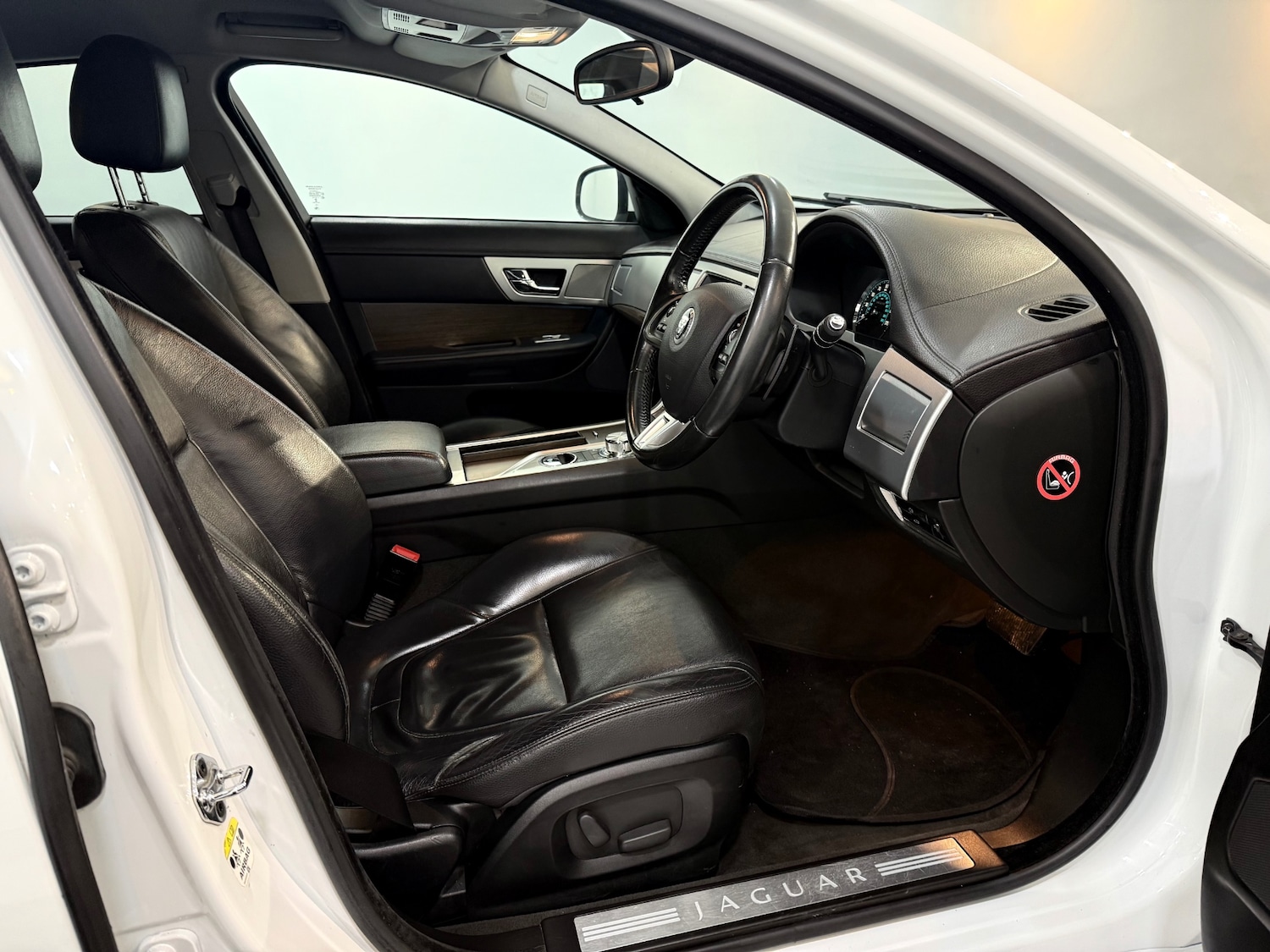 Used Jaguar XF 2013 for sale - 76741376: Photo 11