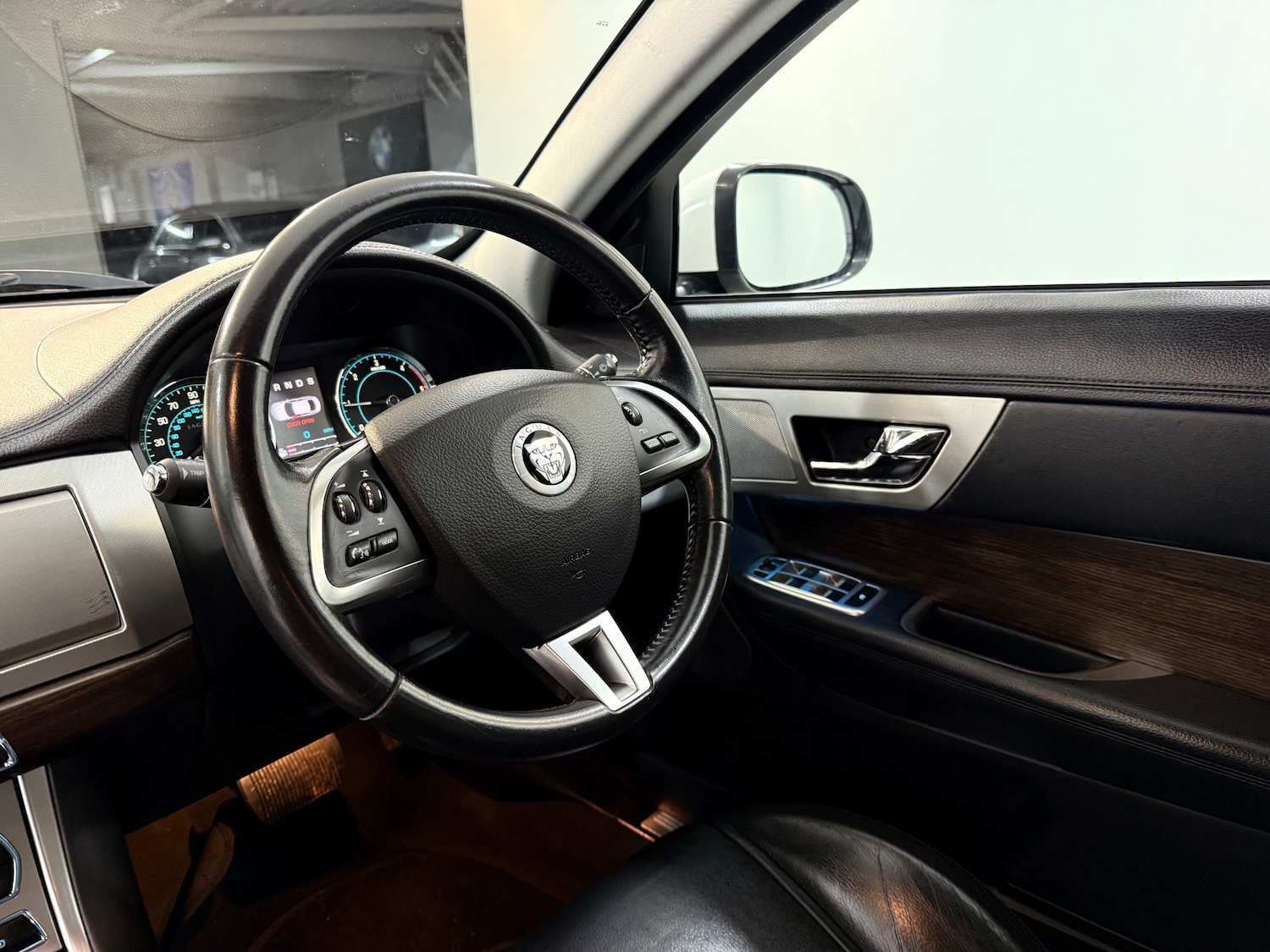 Used Jaguar XF 2013 for sale - 76741376: Photo 18