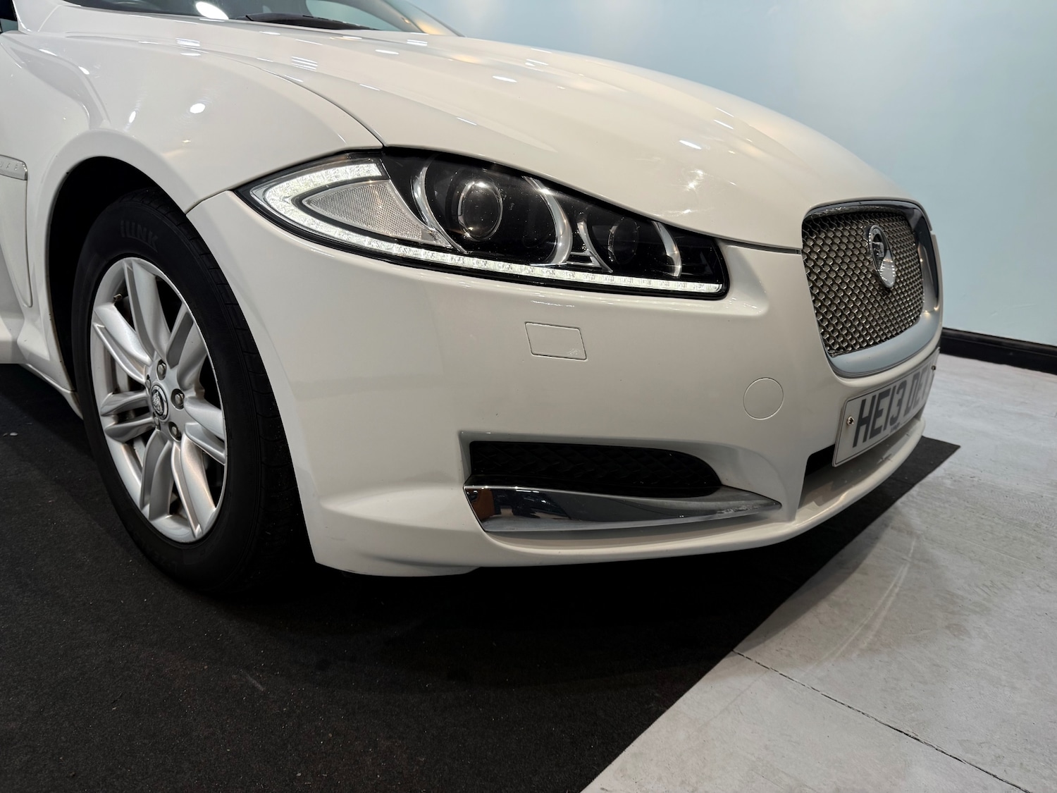 Used Jaguar XF 2013 for sale - 76741376: Photo 8